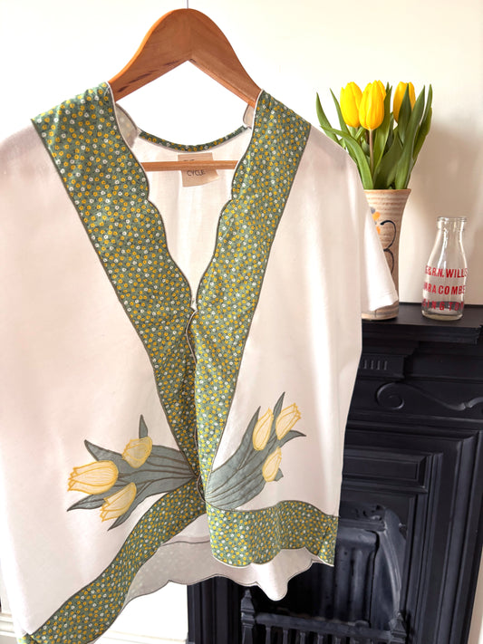 Daffodil tablecloth top medium