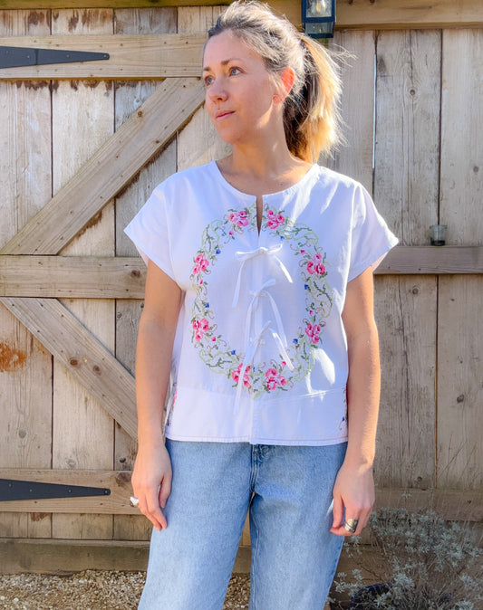 The Eden Blouse in floral embroidery size 14-16