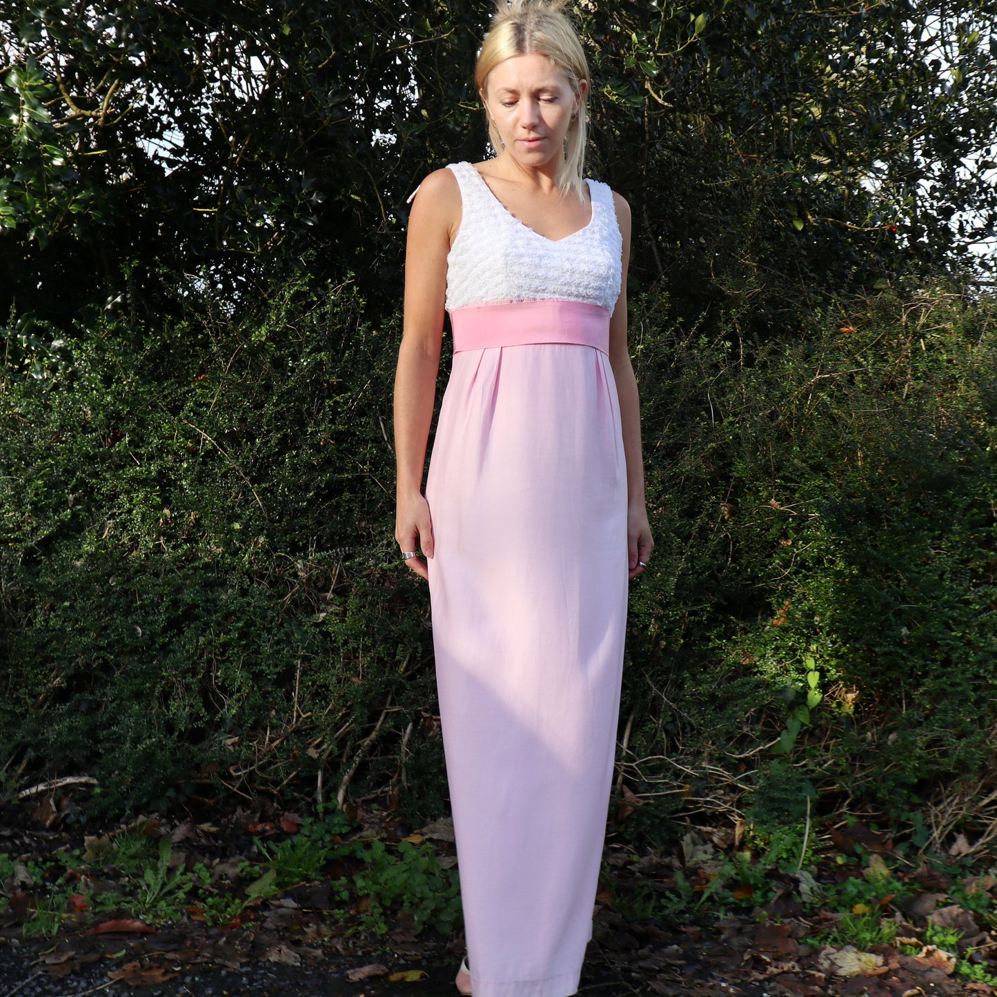 Vintage 1970s dress in pink and white. Vintage maxi. Pencil. Wiggle Dress. Size 8.