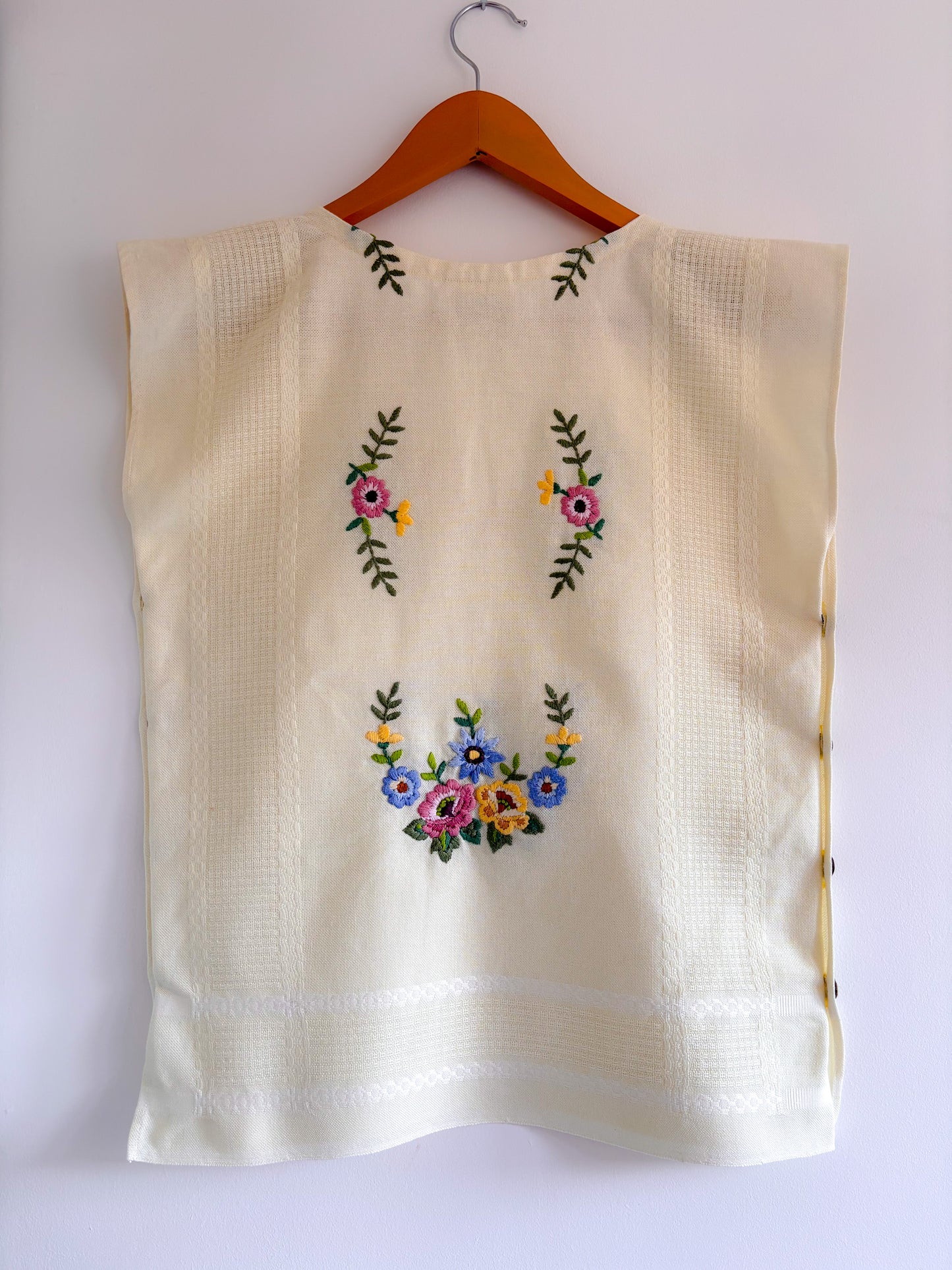 Pale lemon embroidered tablecloth tunic top 8-10