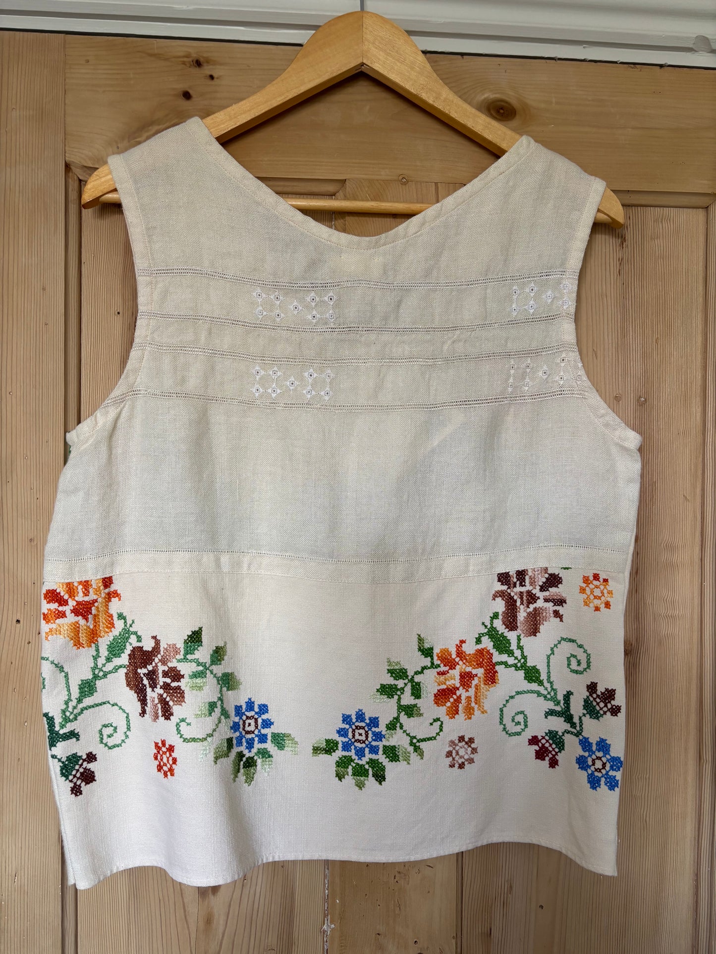 Tablecloth embroidered vest top in cream 10-12
